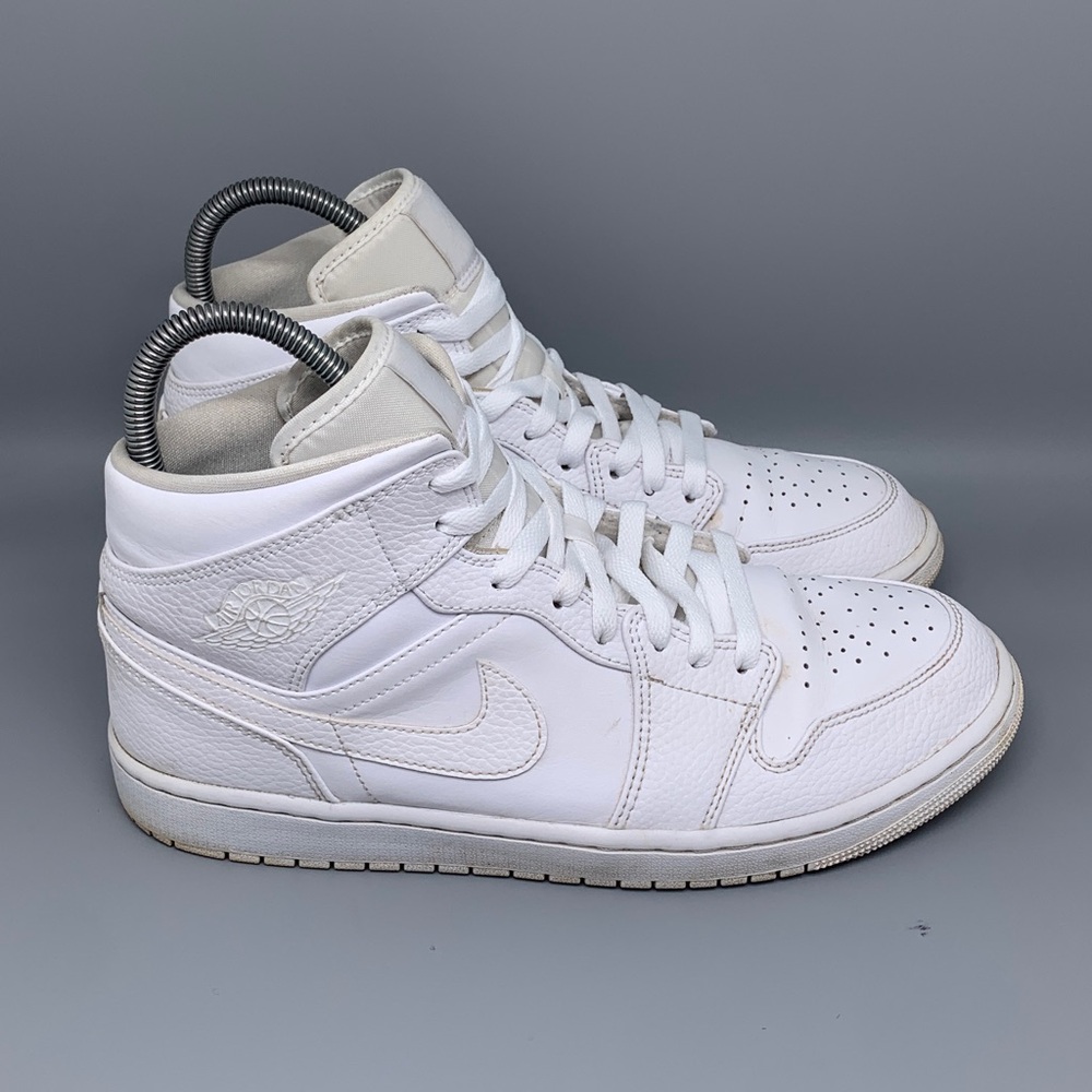 Jordan 1 Mid Triple White Baskeball Shoes 554724-130 Men’s Sz 11
